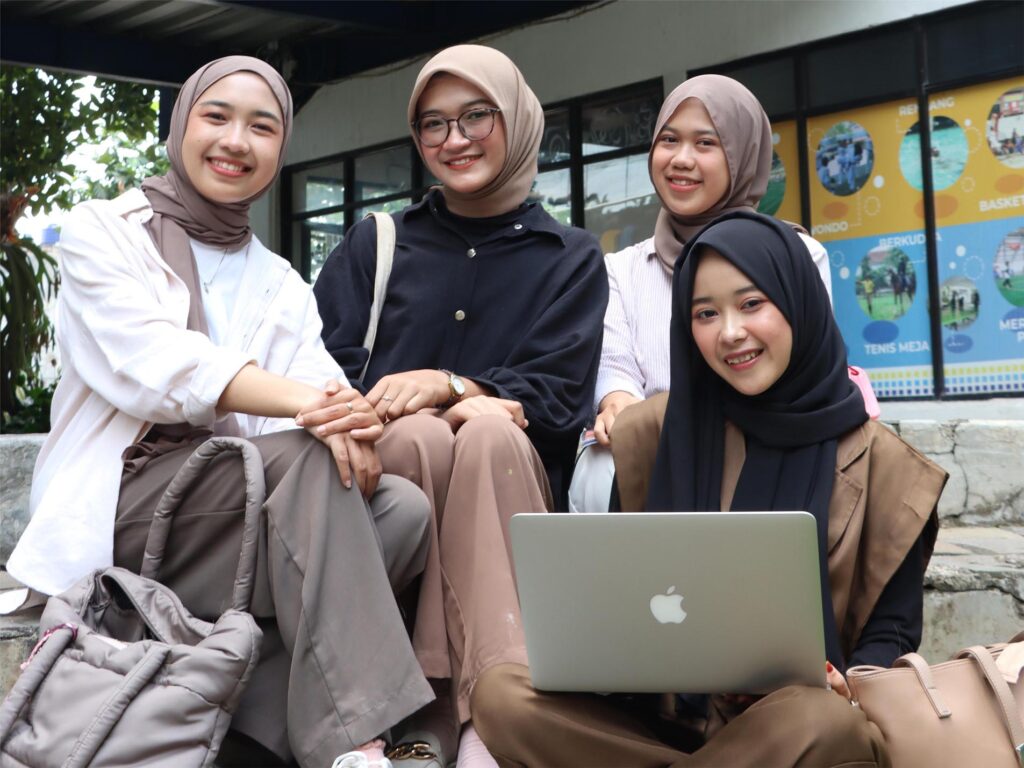 Apakah Lulusan Jurusan Bimbingan dan Konseling Hanya Bisa Menjadi Guru?