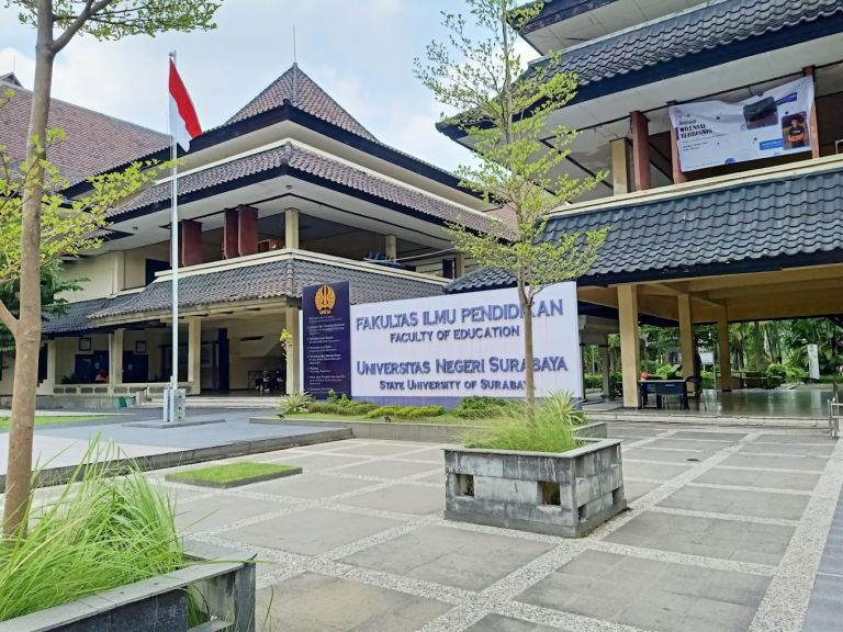 Universitas Negeri Surabaya (UNESA)